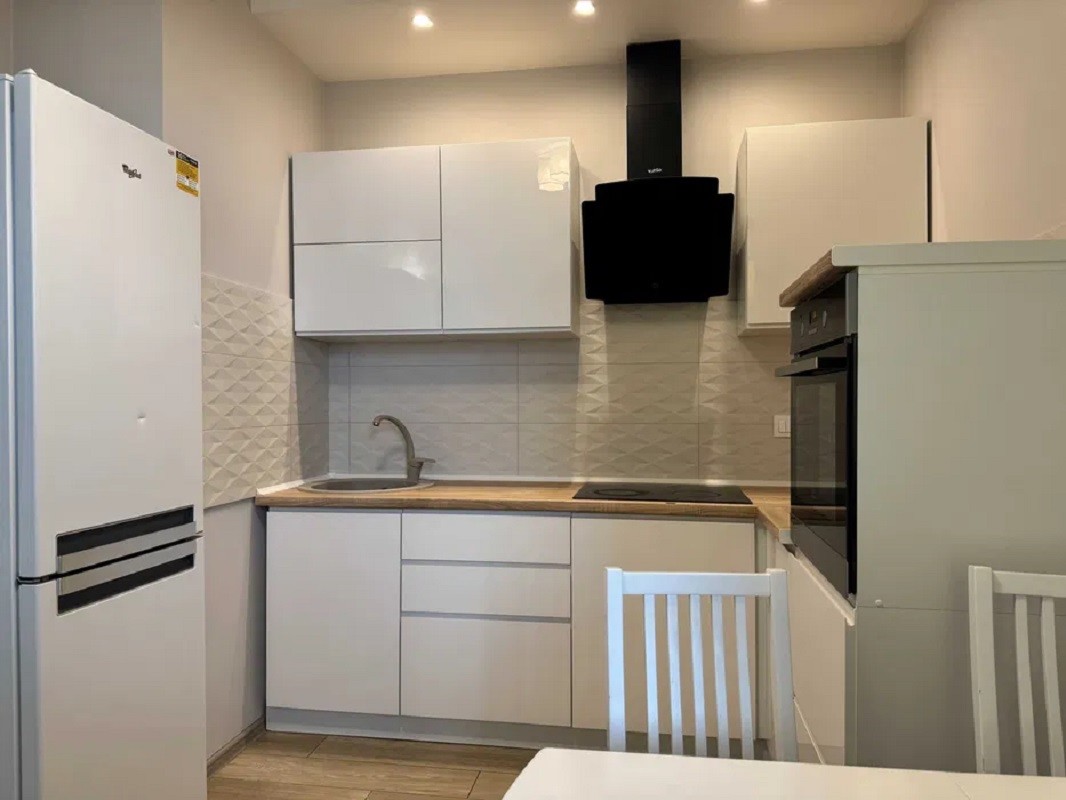 Вы желаете купить квартиру? ПРОДАЕТСЯ 1-комн. квартира. Город Київ. Район Святошинський Цена 88000.00дол код в базе 129