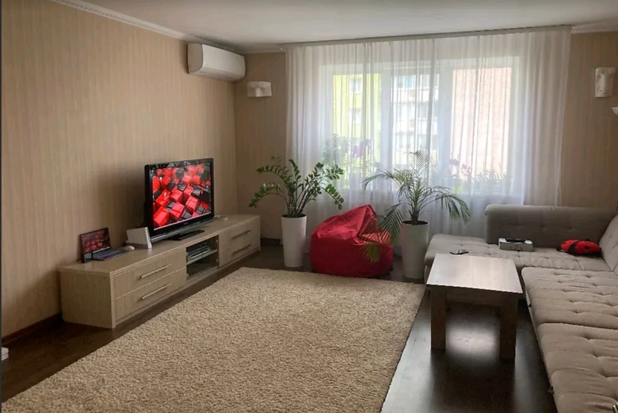 Продаєтся 3-кімн. квартира. Київ. Район Святошинський Цена 140 000дол код в базе 270444 Вы желаете купить квартиру? ПРОДАЕТСЯ 3-комн. квартира. Город Київ. Район Святошинський Цена 140000.00дол код в базе 270444