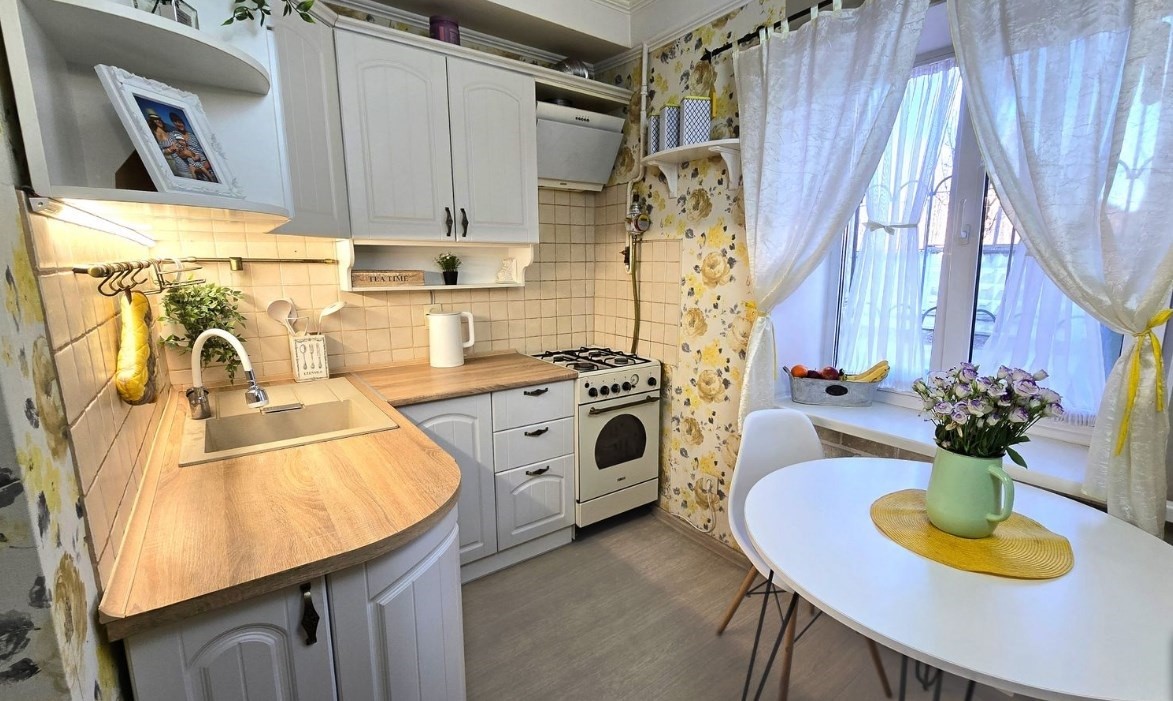 Продаєтся 1-кімн. квартира. Київ. Район Шевченківський Цена 46 000дол код в базе 295034 Вы желаете купить квартиру? ПРОДАЕТСЯ 1-комн. квартира. Город Київ. Район Шевченківський Цена 46000.00дол код в базе 295034